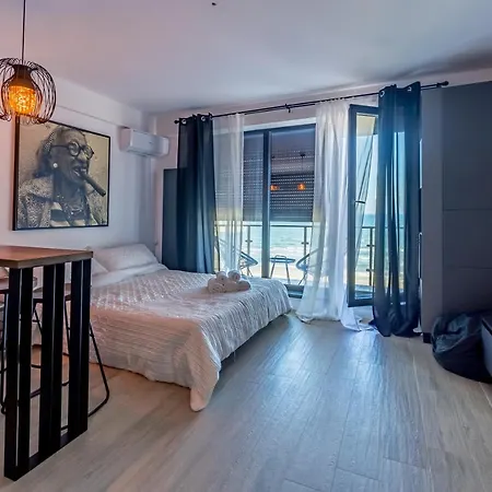 Onix Aparthotel Studio 31 - Promenada Sea View Apartment Navodari